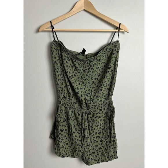Forever 21 Green Floral Romper Size Medium Spaghetti Strap Drawstring Women’s - Picture 1 of 4